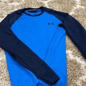 Men’s Under Armour loose fit long sleeve, size M, never worn